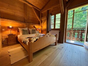 5 bedrooms, free WiFi, bed sheets