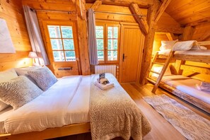 5 bedrooms, desk, iron/ironing board, free WiFi