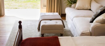 Chic studio nestled in a lovely garden with pool - 2254