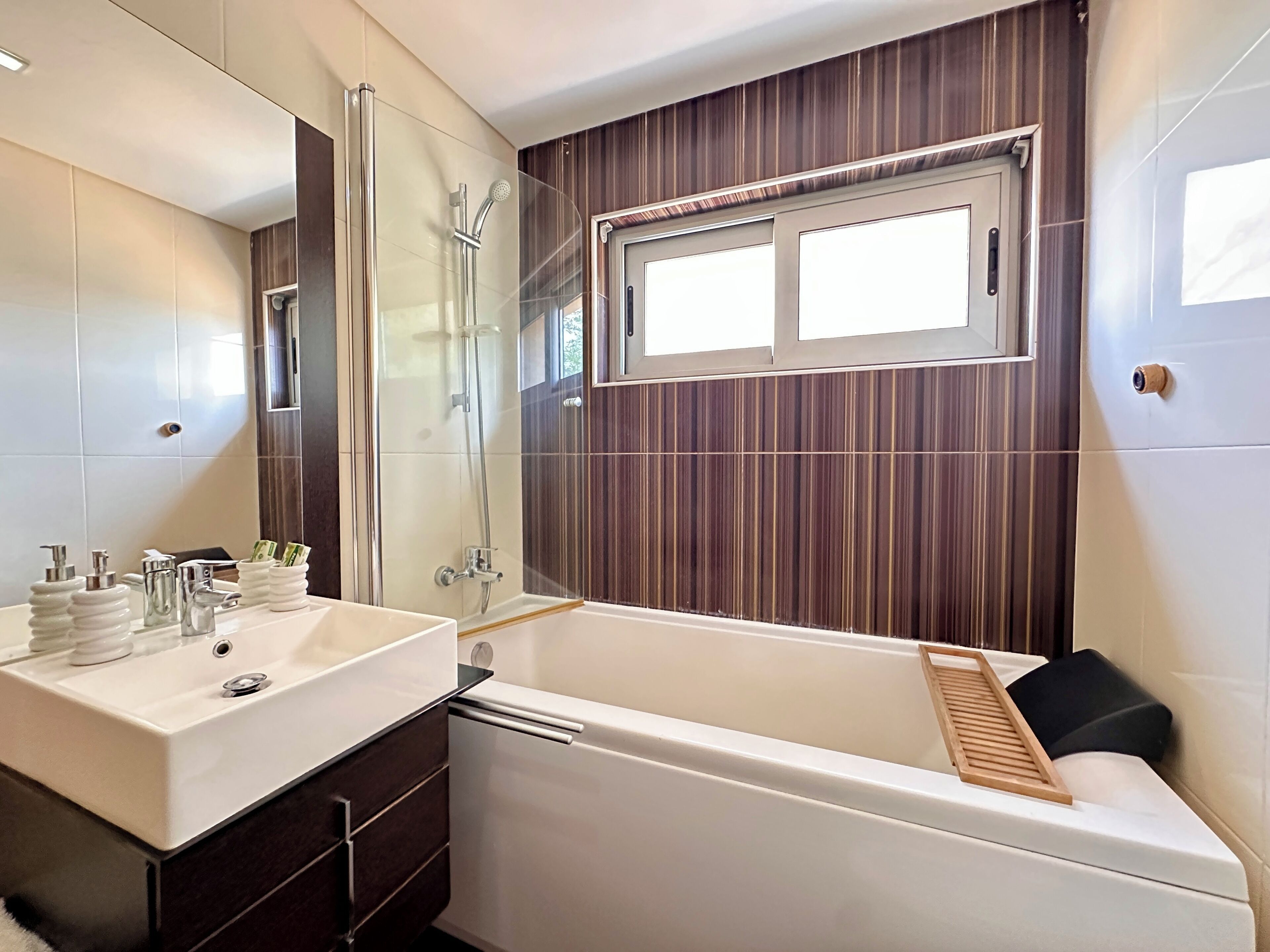 Serviettes fournies, savon, papier toilette
