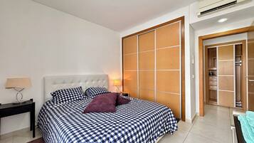 1 dormitorio, tabla de planchar con plancha, wifi gratis y ropa de cama