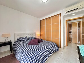 1 غرفة نوم ومكواة/لوح كي وواي فاي مجانًا وملاءات أسرّة