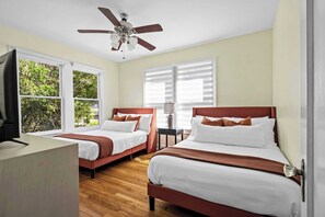 3 bedrooms, free WiFi, bed sheets - Retro Vibes & Zilker Views - Music House by Zilker (Austin)