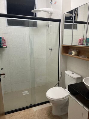 Deluxe Apartment | Bathroom