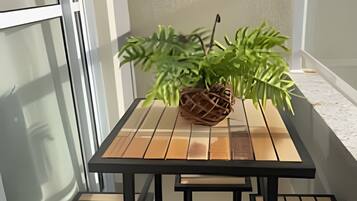 Deluxe Apartment | Dining