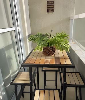 Deluxe Apartment | Dining