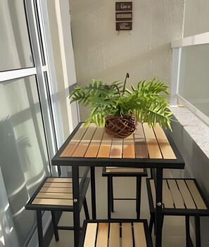 Deluxe Apartment | Dining