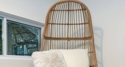 Sleeps 5-6 Near RRG-Hot Tub-Nice Sunrise-Quiet