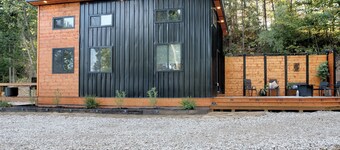 Sleeps 5-6 Near RRG-Hot Tub-Nice Sunrise-Quiet