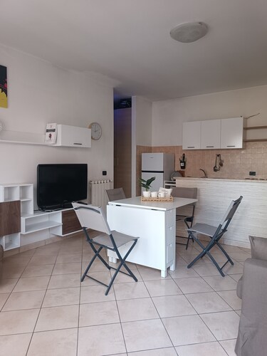 GUEST HOUSE RIVA TOGNAZZI DETACHED HOUSE, QUIET STAY HOLES CITY.