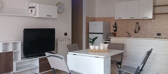 GUEST HOUSE RIVA TOGNAZZI DETACHED HOUSE, QUIET STAY HOLES CITY.