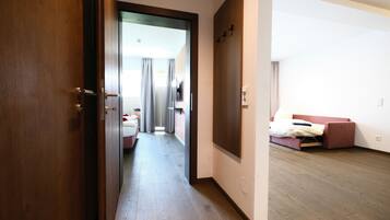 1 bedroom, desk, WiFi, bed sheets