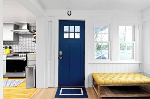 Lovely Lil’ House- fenced yard!