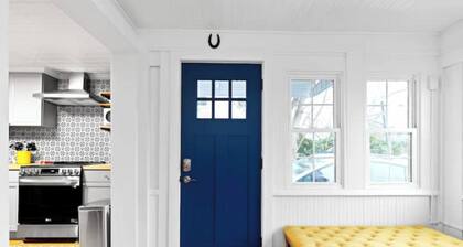 Lovely Lil’ House- fenced yard!