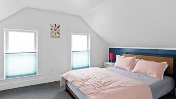2 bedrooms, desk, iron/ironing board, travel crib