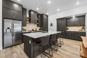 Fridge, microwave, oven, stovetop - Elevated Chalet with Hot Tub Scenic Views & Trail Access (Bella Vista)