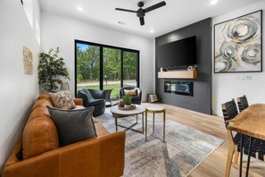 TV, fireplace, stereo