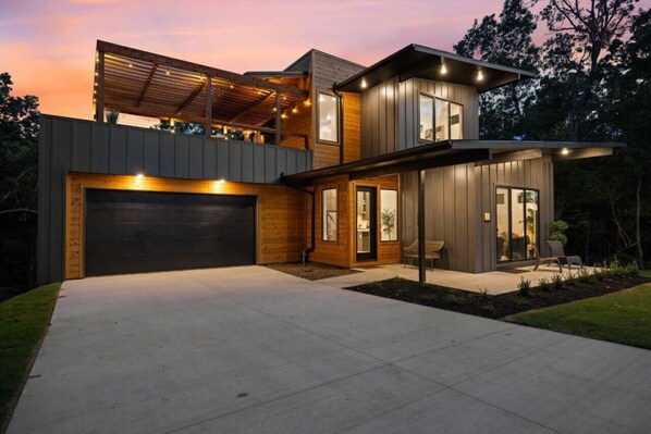 Exterior - Elevated Chalet with Hot Tub Scenic Views & Trail Access (Bella Vista)