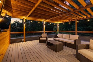 Property grounds - Elevated Chalet with Hot Tub Scenic Views & Trail Access (Bella Vista)