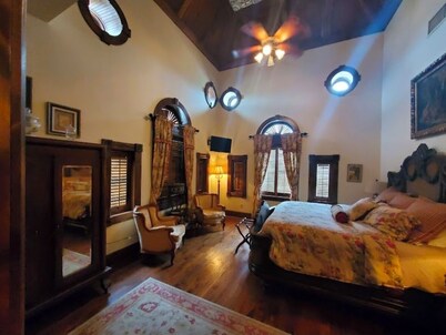 JR's Chophouse B&B