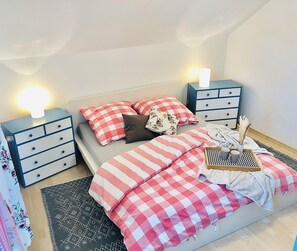 2 bedrooms, desk, travel cot, WiFi - Bright and cozy studio apartment #5 in Haus Gerda (Arnbruck)