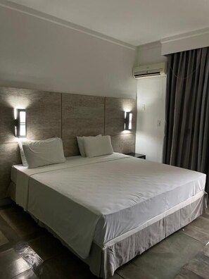 Doppia Deluxe, 1 letto matrimoniale, vista fiume | Una scrivania, Wi-Fi gratuito