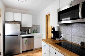 Private kitchen - Mini Mod Apartment, Private- Parking (Winooski)