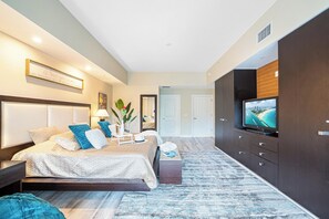 3 bedrooms, iron/ironing board, WiFi, bed sheets - WK DEAL! At F1rst Class Condo, Miami, Florida 3-bed 4-bath in vibrant Doral. (Doral)