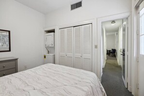 1 chambre, fer et planche à repasser, lit parapluie, Wi-Fi