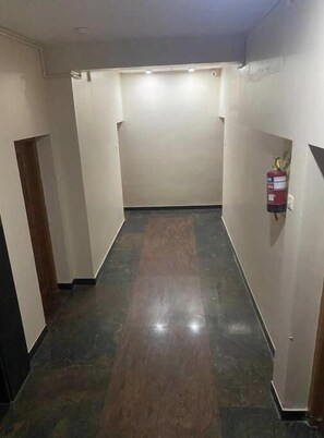 Interior - Cozy Room in lovely Dindigul with AC, WiFi/Mymoon service apartment (Dindigul)