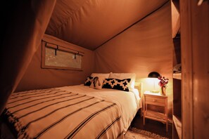 2 bedrooms, bed sheets - The River Tent at Hilla Ranch Glamping (San Saba County)