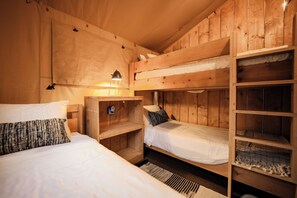 2 bedrooms, WiFi, bed sheets - The Meadow Tent at Hilla Ranch Glamping (San Saba County)