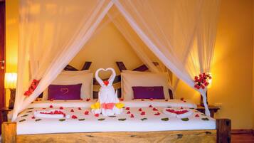 Villa, 3 Bedrooms, Private Pool, Oceanfront (CHUI or KASA) | Minibar, in-room safe, desk, blackout drapes