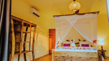 Villa, 3 habitaciones, alberca privada, frente al océano (CHUI or KASA) | Minibar, caja de seguridad en la habitación y escritorio