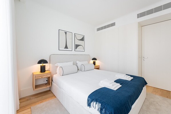 1 bedroom, iron/ironing board, internet, bed sheets