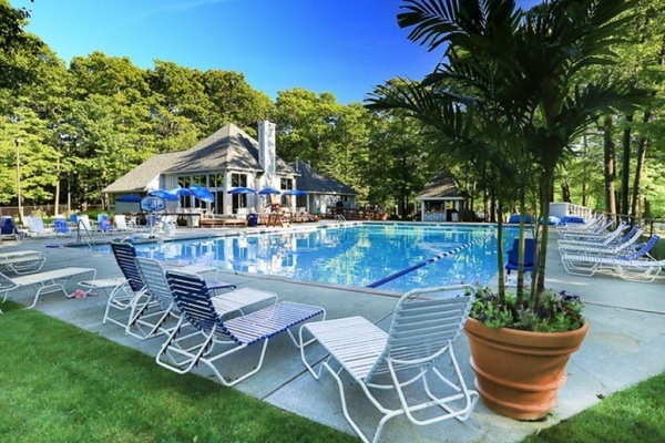 Piscina a l'aire lliure i piscina climatitzada