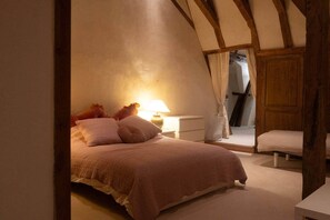 9 habitaciones, tabla de planchar con plancha, wifi y ropa de cama 