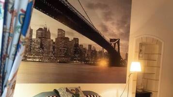 8 slaapkamers, een strijkplank/strijkijzer, reisbedje, wifi