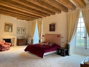 9 chambres, fer et planche à repasser, Wi-Fi, draps fournis