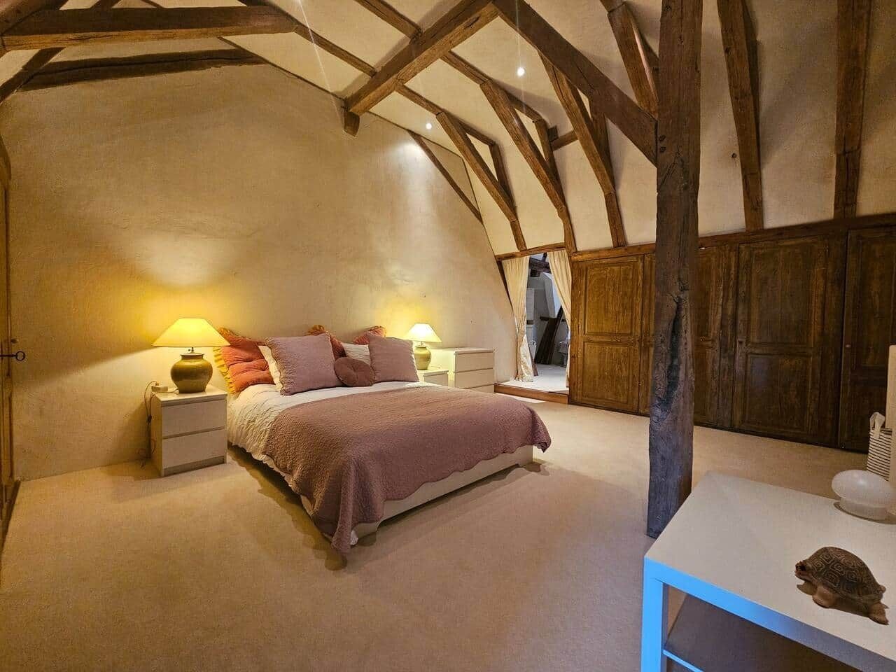 9 bedrooms, iron/ironing board, WiFi, bed sheets