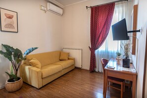 Classic Double Room | Desk, laptop workspace, free WiFi - Sottoassisi Guest House (Assisi)