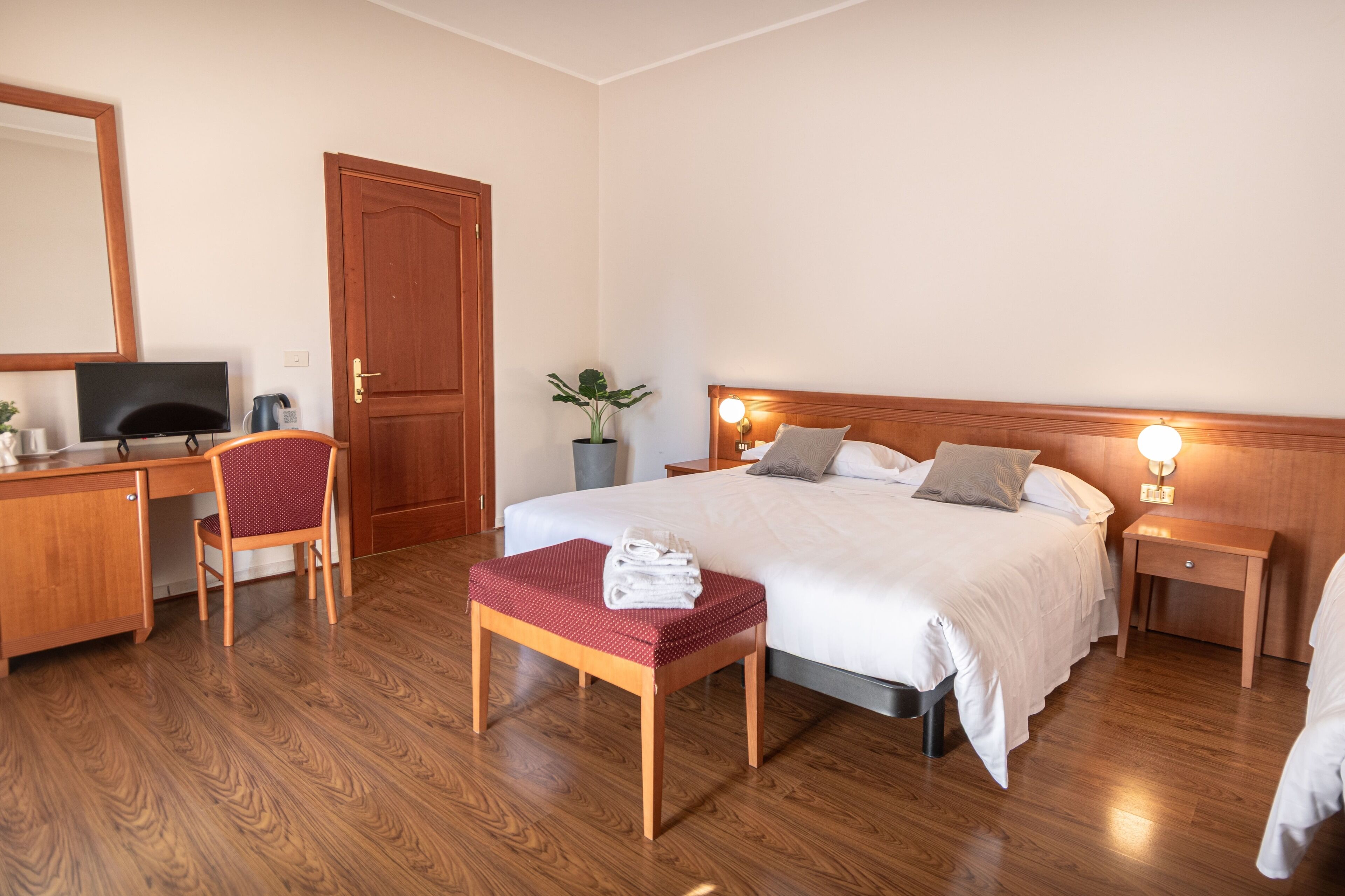 Tripla Classic | Una scrivania, postazione laptop, Wi-Fi gratuito