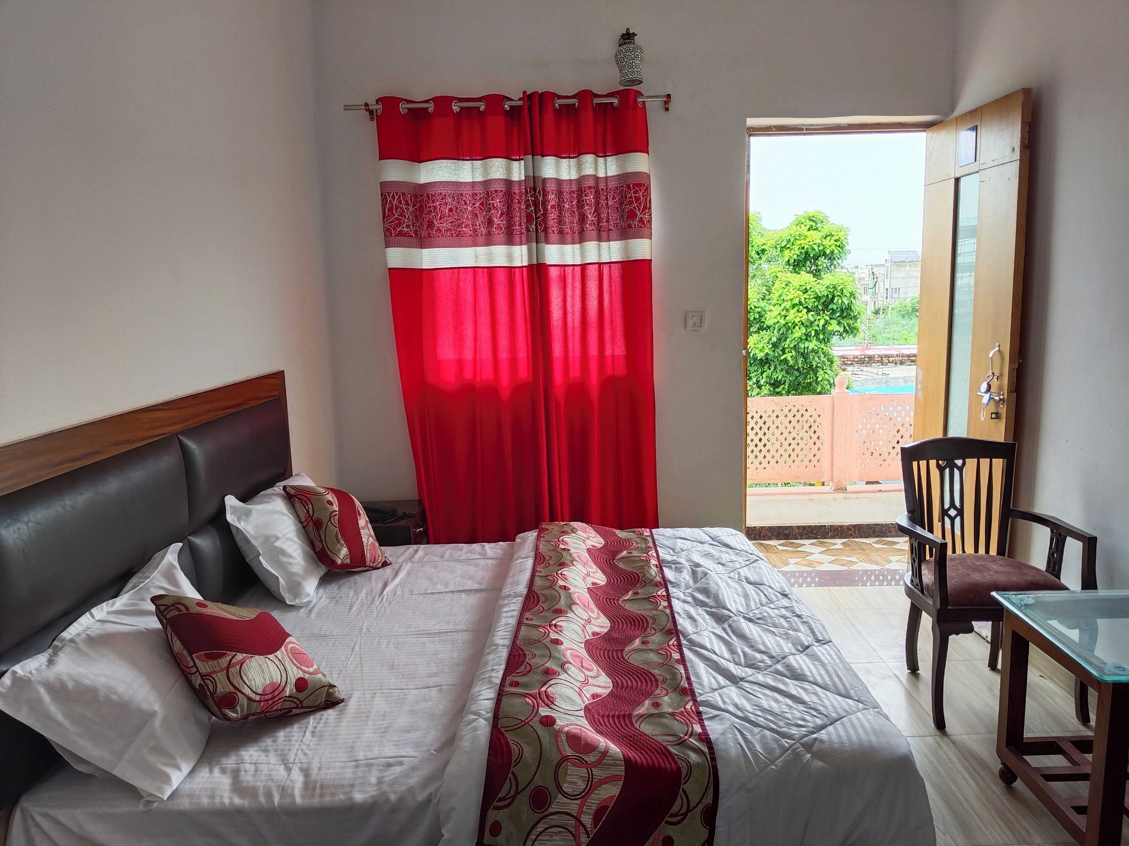 Deluxe Double Room, Garden View | Desk, laptop workspace, free WiFi