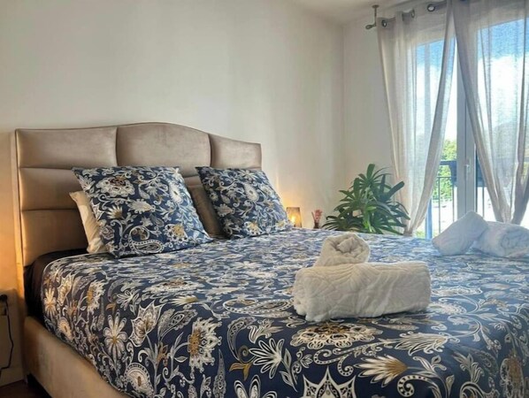 3 chambres, fer et planche à repasser, lit parapluie, Wi-Fi gratuit