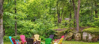 Country-style cottage on the shore of a lake at 5 minutes from a national park.