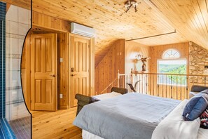 6 bedrooms, iron/ironing board, free WiFi, bed sheets
