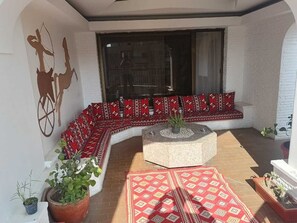 Terrace/patio - Pyramids Nights Hostel (Giza)