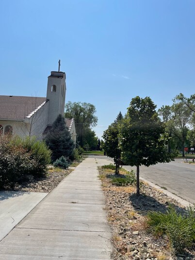 Spacious 6-bedroom house with AC, WiFi in charming Billings