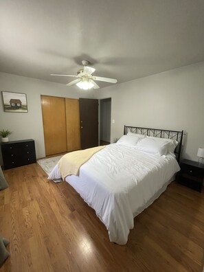 6 bedrooms, WiFi, bed sheets - Spacious 6-bedroom house with AC, WiFi in charming Billings (Billings)