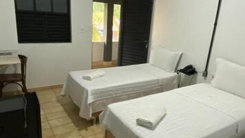 Chambre Triple Standard, 3 lits une place | Wi-Fi gratuit, draps fournis